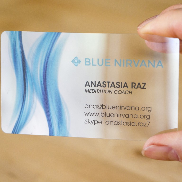 Choisir une carte en PVC translucide : quel intérêt ?